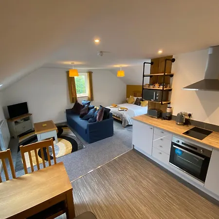 Modern Studio Apartment Set Beneath The Black Mountains A Stones Throw From The Offas Dyke Path Clodock Exterior photo