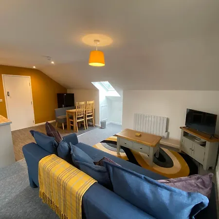 Modern Studio Apartment Set Beneath The Black Mountains A Stones Throw From The Offas Dyke Path Clodock Exterior photo
