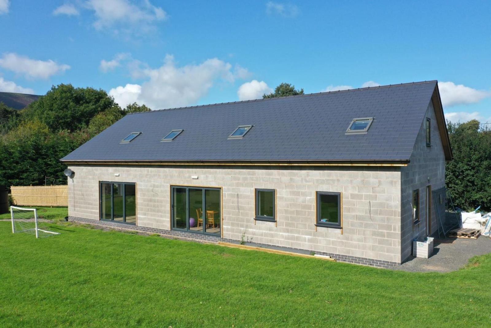 Modern Set Beneath The Black Mountains A Stones Throw From The Offas Dyke Path * Clodock